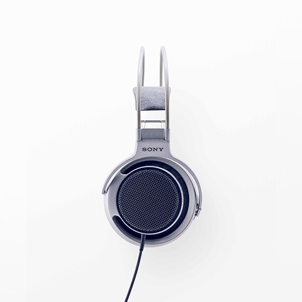 Sony Global - MDR-F1 (Stereo Headphones) | Gallery | Sony Design