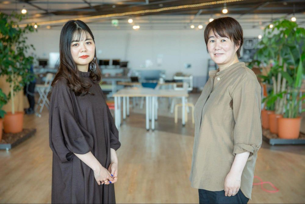 Photo of Hiroko Fujihira on the right and Mariko Kobayashi on the left.
